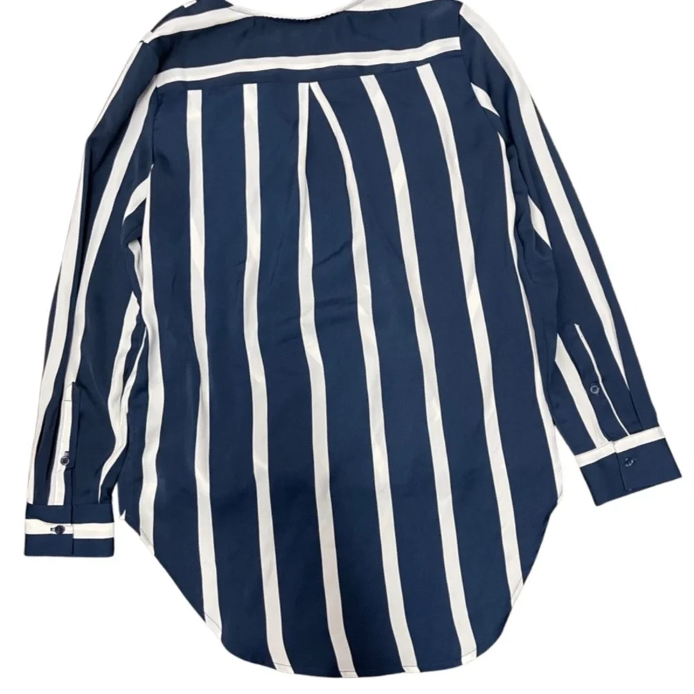 New Women TAHARI size small blouse blue and white - Picture 2 of 5